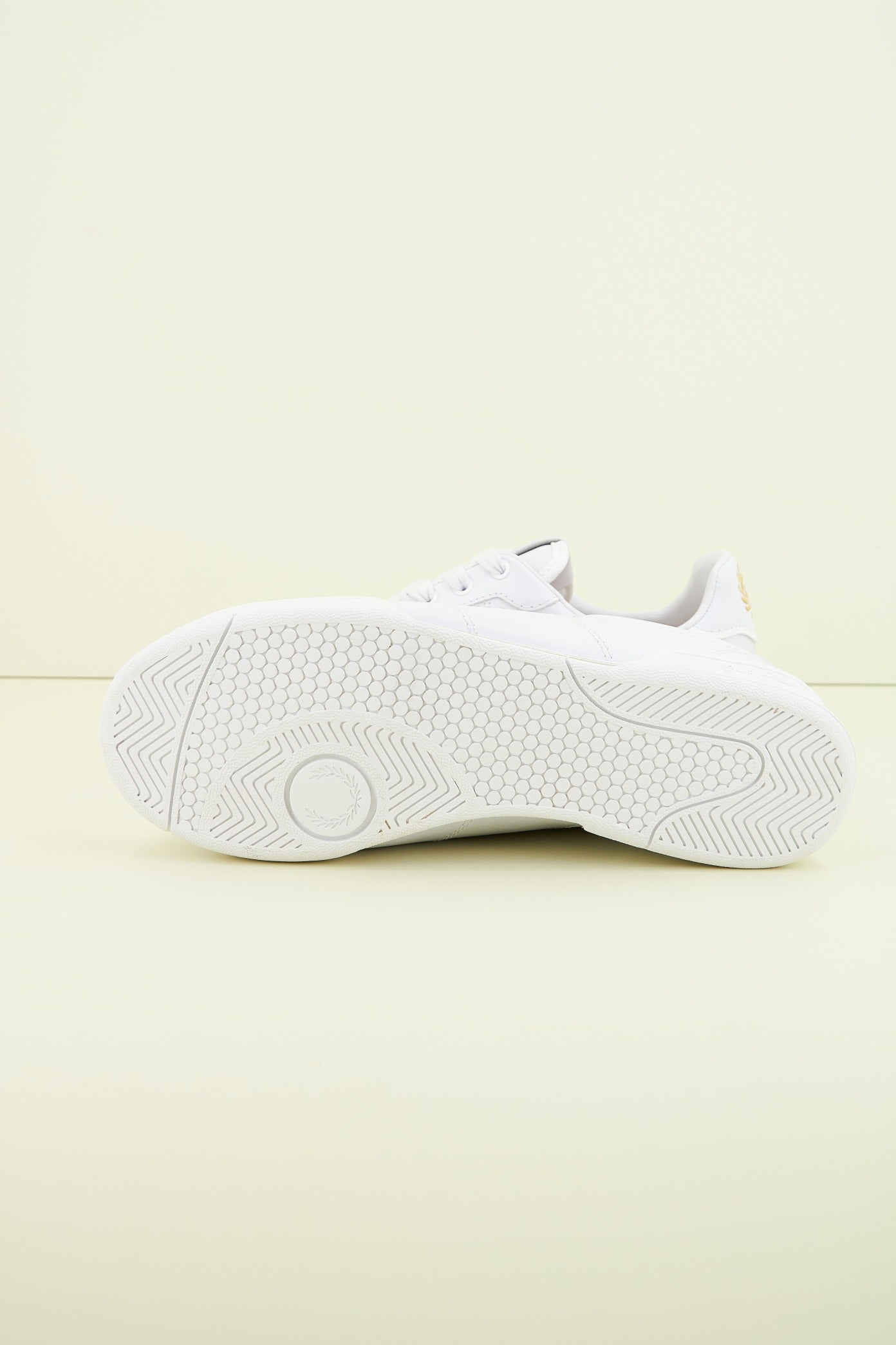 FRED PERRY  B LEATHER en color BLANCO  (4)