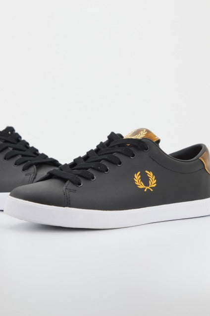 FRED PERRY LOTTIE LEATHER en color NEGRO  (1)