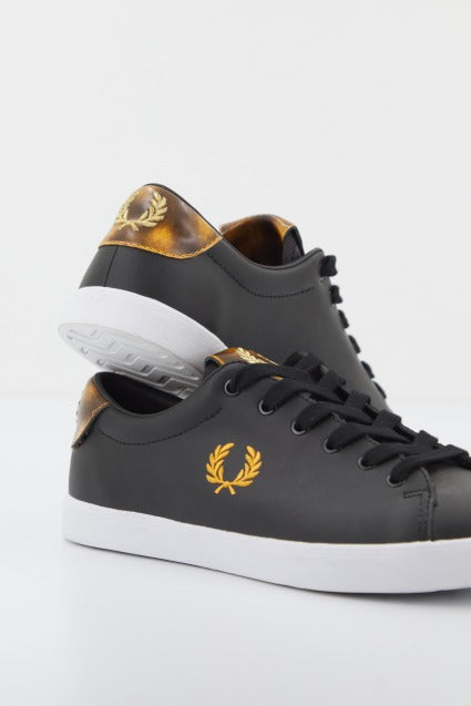 FRED PERRY LOTTIE LEATHER en color NEGRO  (2)