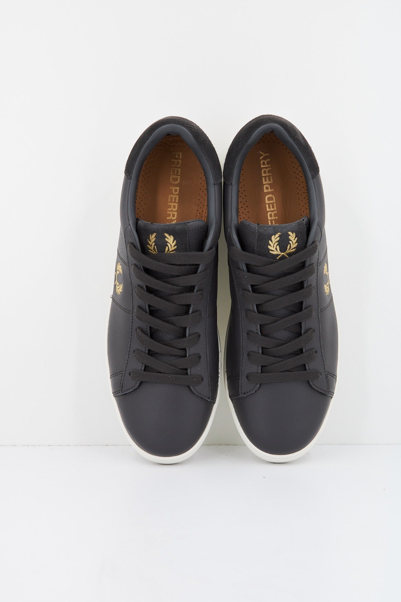 FRED PERRY SPENCER TUMBLED LTH en color GRIS  (2)