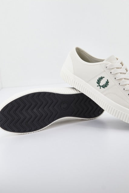 FRED PERRY  HUGHES LOW LEATHER en color BLANCO  (2)