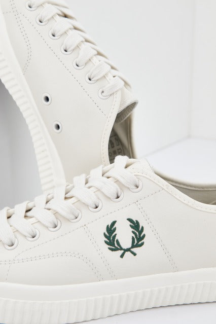 FRED PERRY  HUGHES LOW LEATHER en color BLANCO  (4)