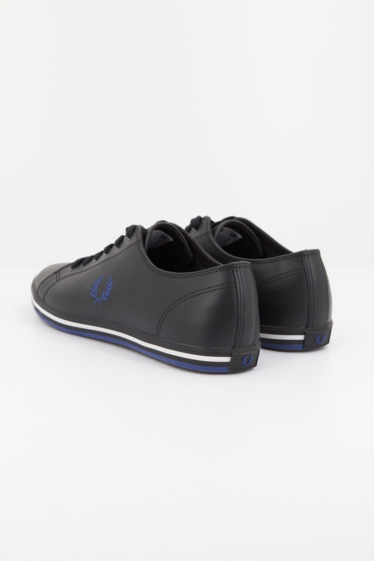 FRED PERRY KINGSTON LEATHER en color NEGRO  (3)