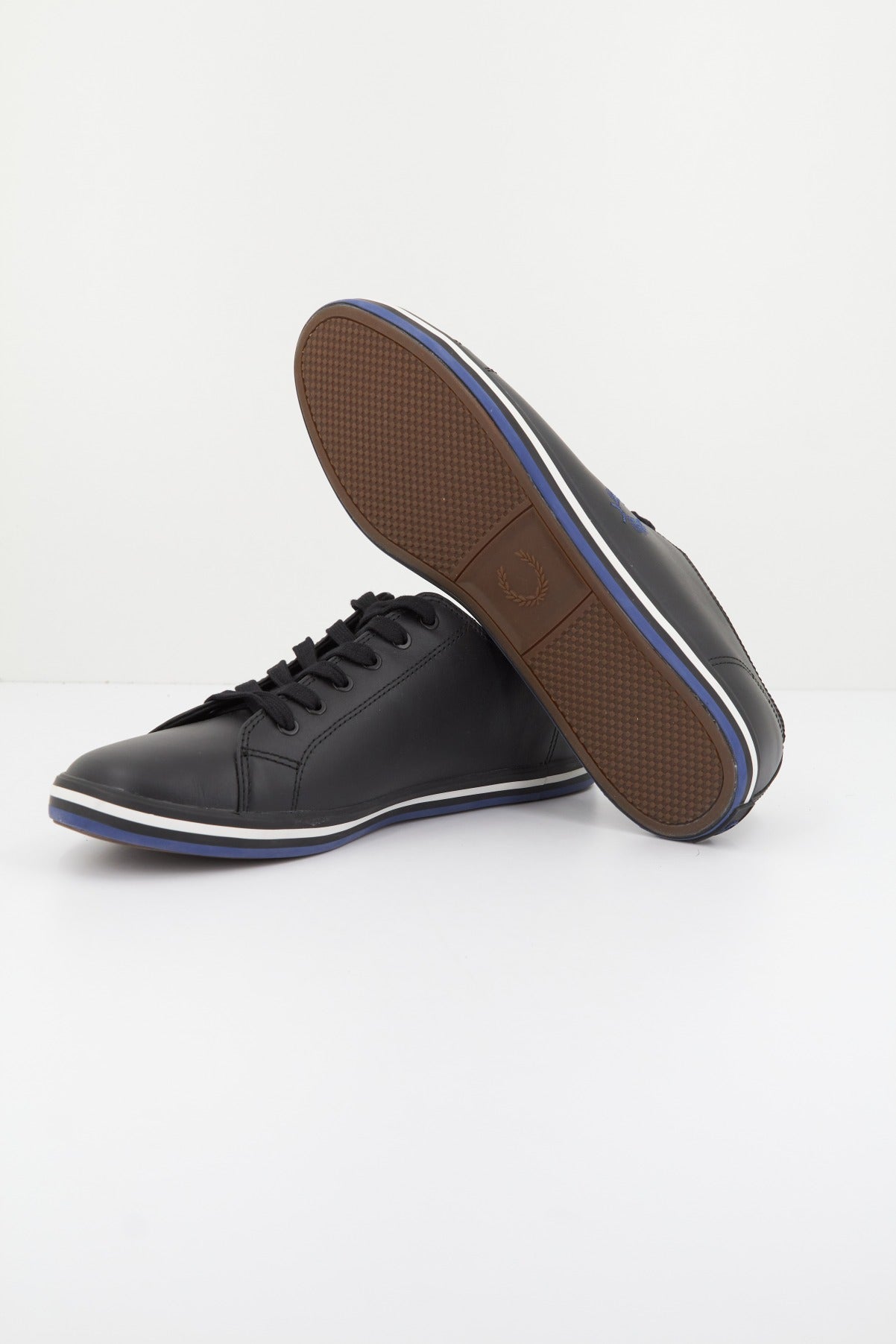 FRED PERRY KINGSTON LEATHER en color NEGRO  (4)