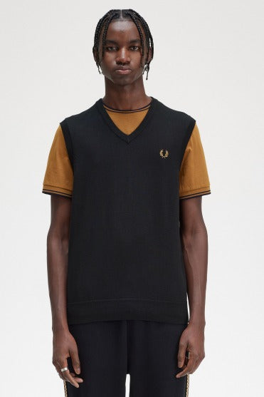 FRED PERRY CLASSIC V-NECK TANK en color NEGRO  (2)