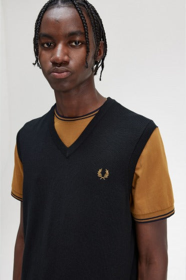 FRED PERRY CLASSIC V-NECK TANK en color NEGRO  (4)
