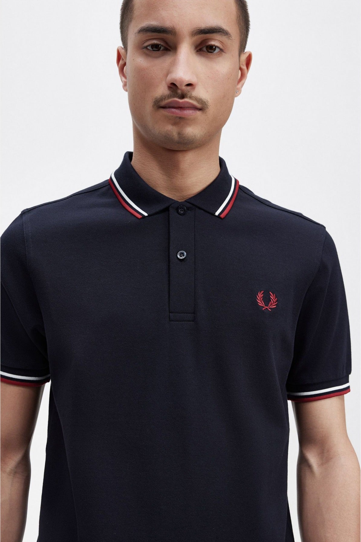 FRED PERRY TWIN TIPPED en color AZUL  (3)