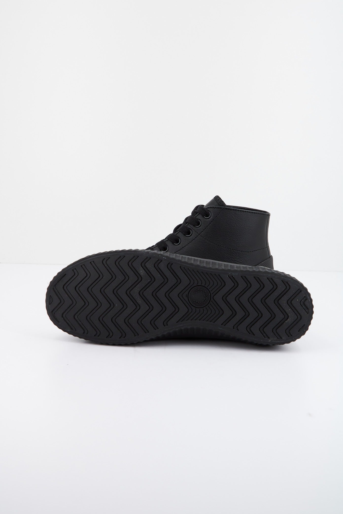 FRED PERRY HUGHES MID LEATHER en color NEGRO  (4)