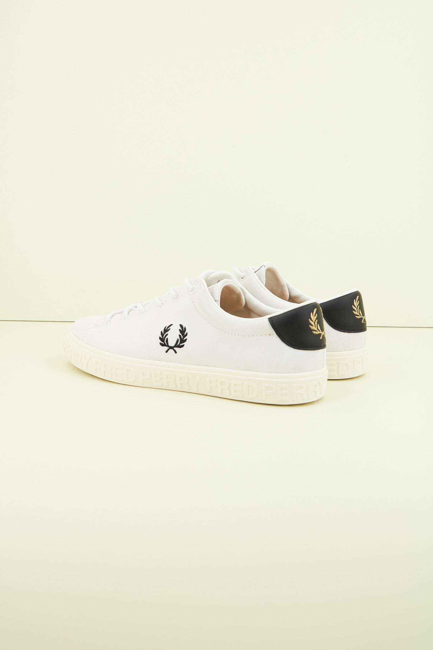 FRED PERRY LOTTIE SUEDE en color BLANCO  (3)