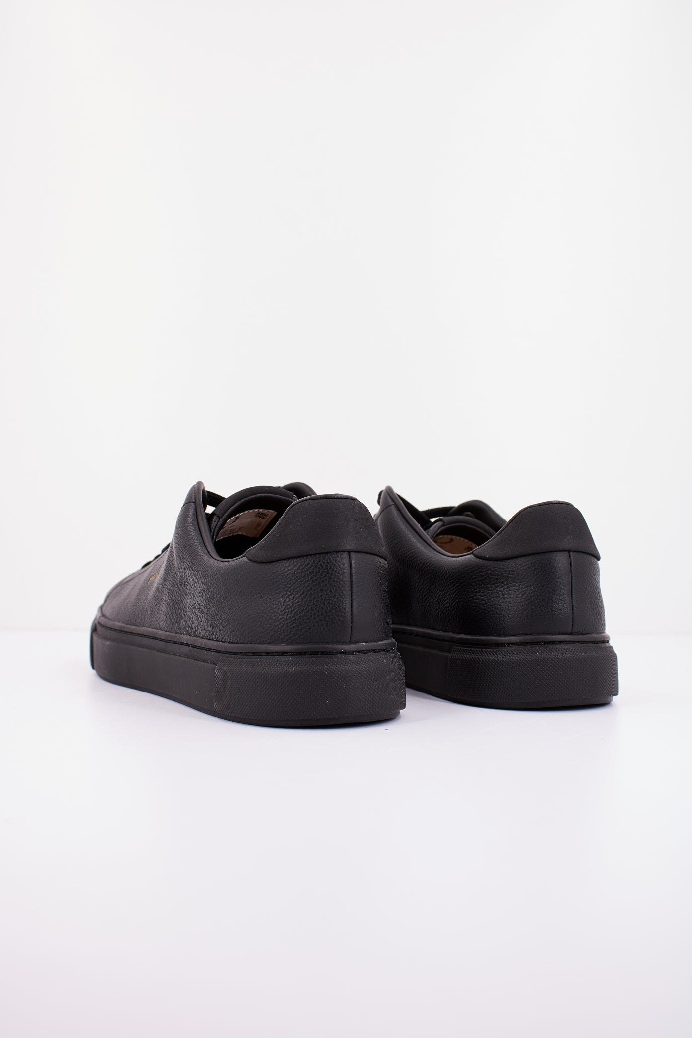 FRED PERRY B TUMBLED LEATHER en color NEGRO  (3)