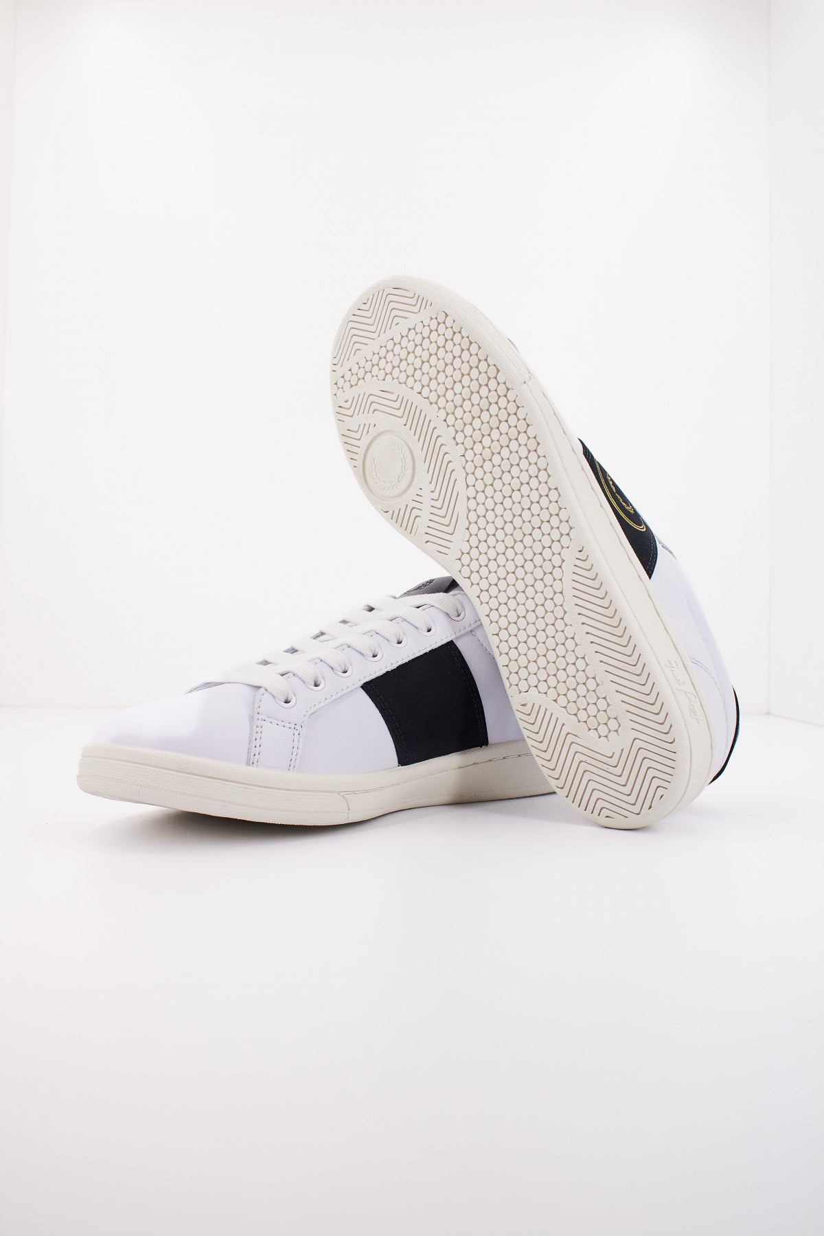 FRED PERRY B LEATHER/BRANDE en color BLANCO  (4)