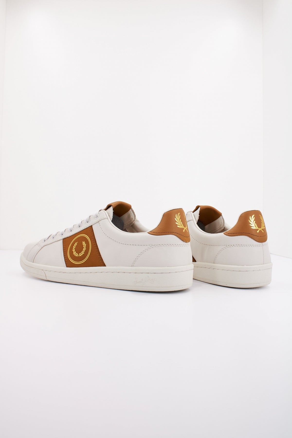 FRED PERRY B LEATHER/BRANDE en color BLANCO  (3)