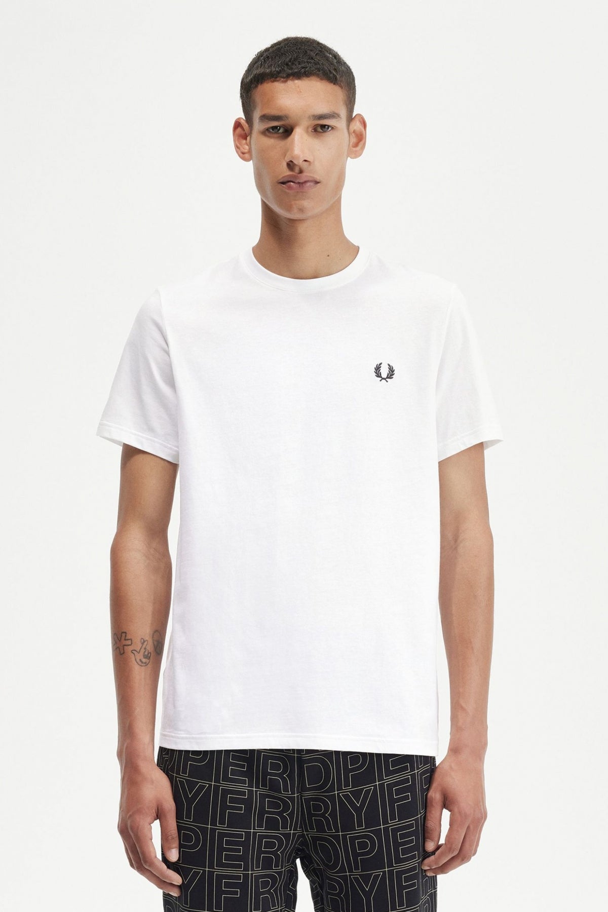 FRED PERRY LAUREL GRAPHIC en color BLANCO  (1)