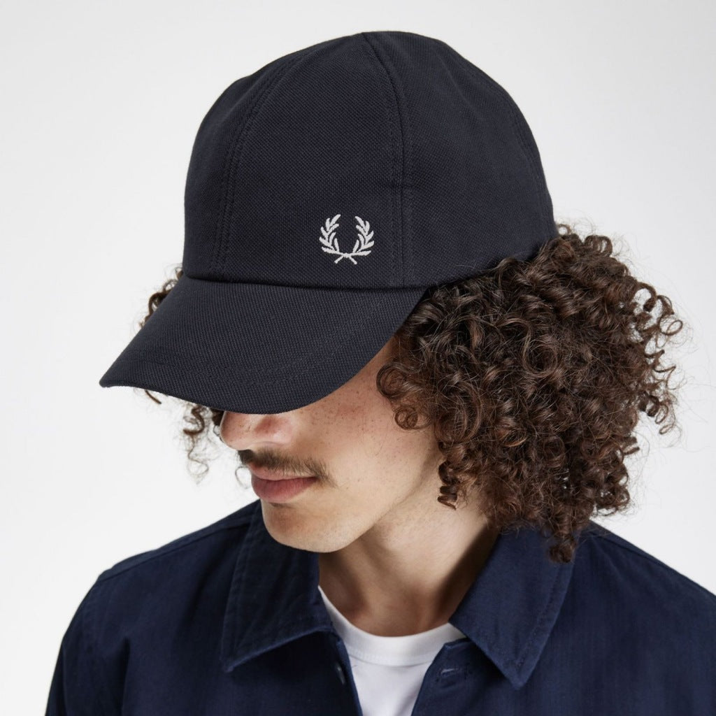 FRED PERRY PIQUE CLASSIC CAP en color NEGRO  (6)