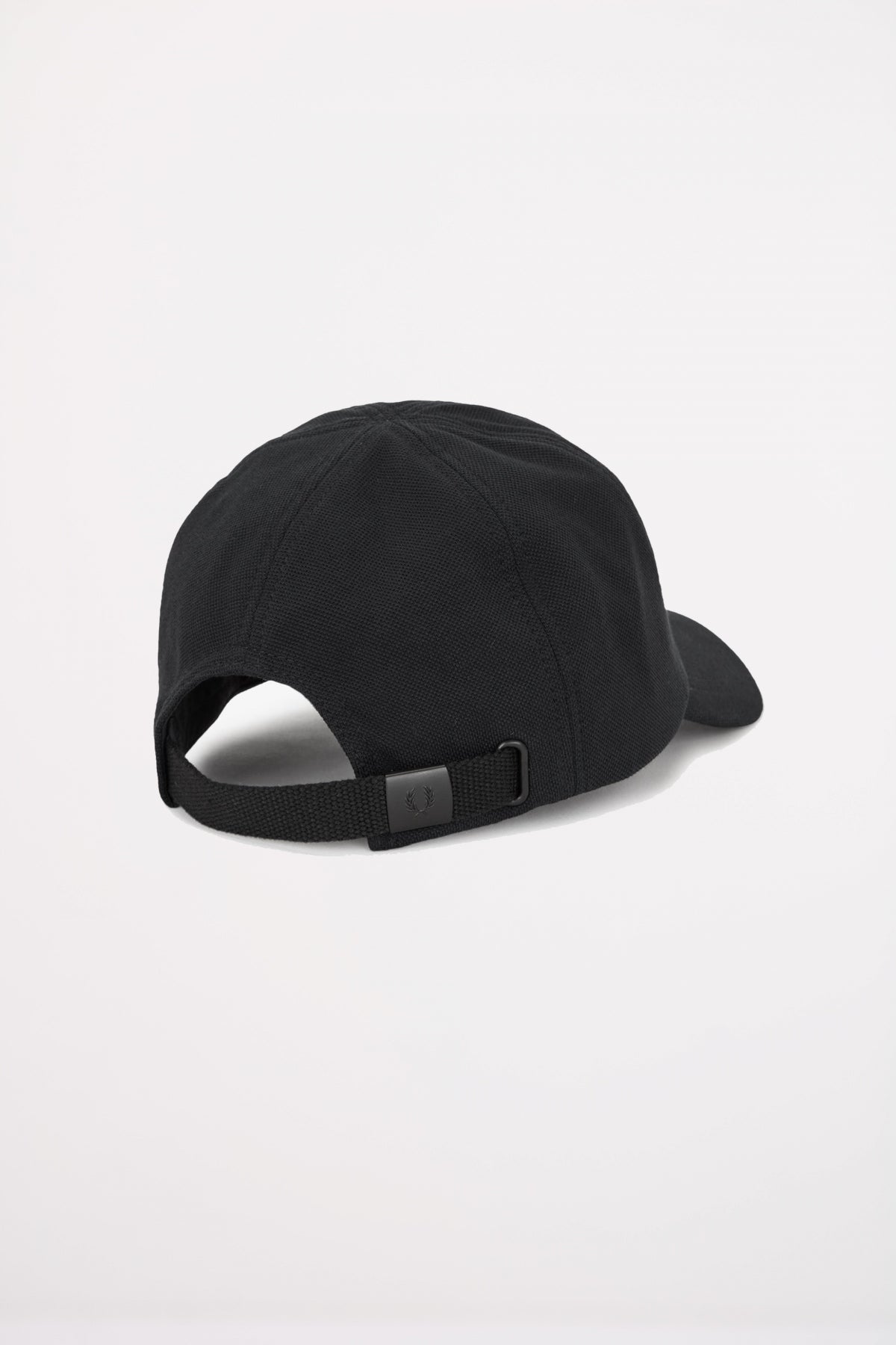 FRED PERRY PIQUE CLASSIC CAP en color NEGRO  (2)