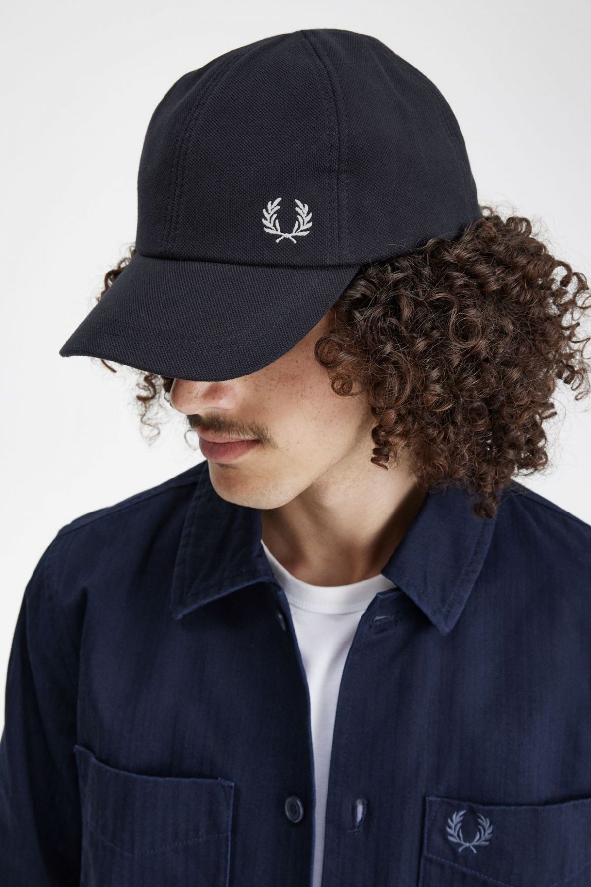 FRED PERRY PIQUE CLASSIC CAP en color NEGRO  (3)