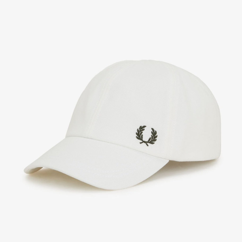 FRED PERRY  PIQUE CLASSIC CAP en color BLANCO  (4)