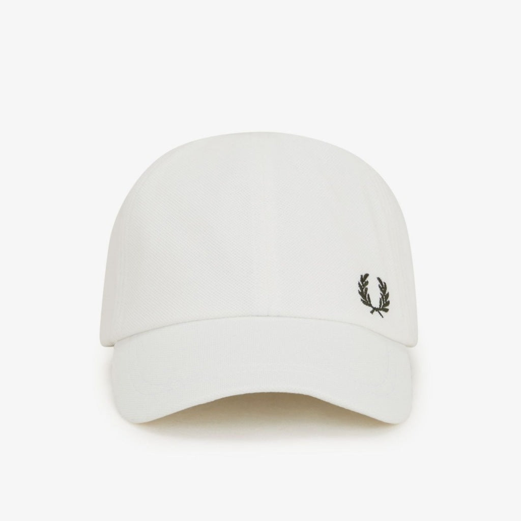 FRED PERRY  PIQUE CLASSIC CAP en color BLANCO  (6)