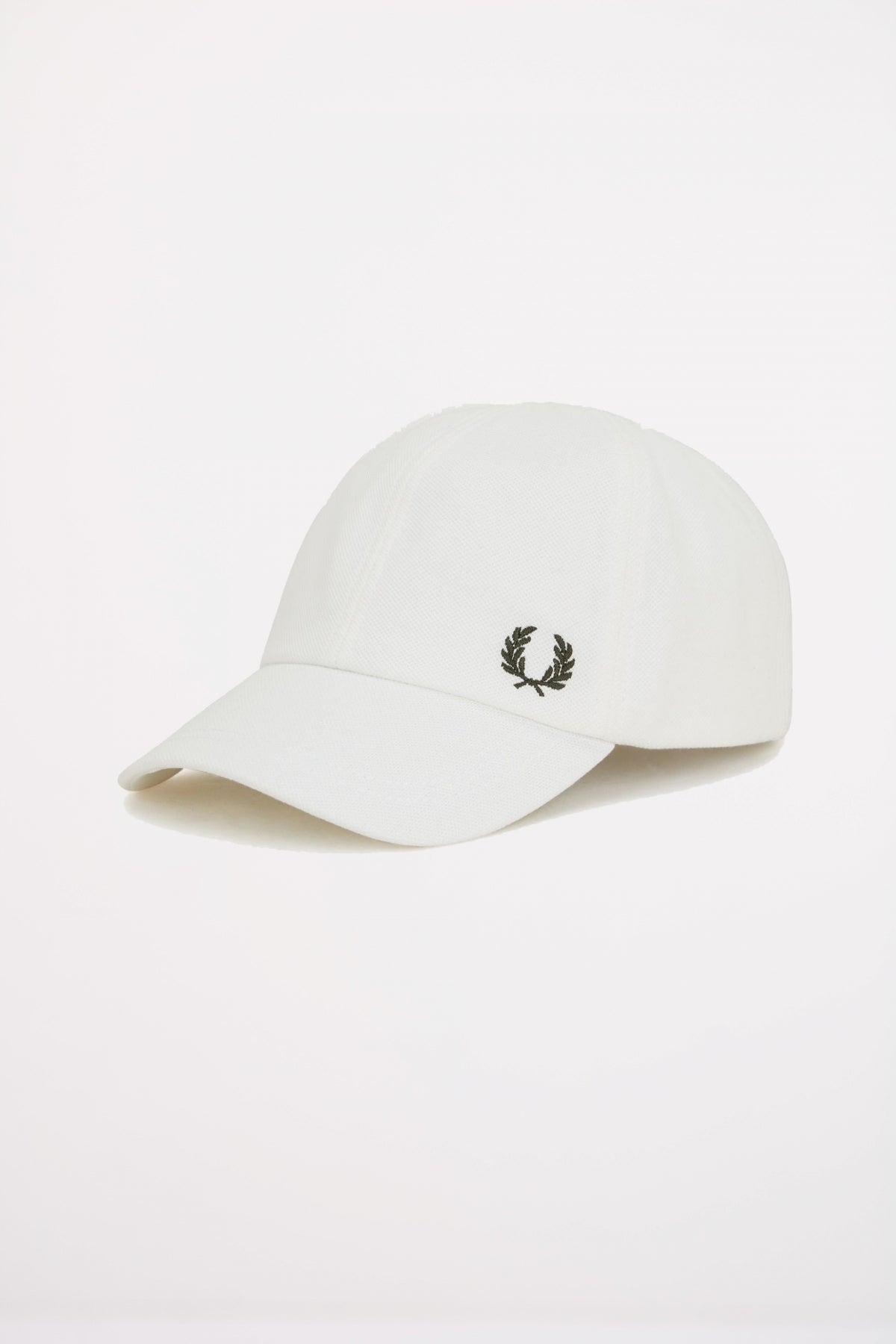 FRED PERRY  PIQUE CLASSIC CAP en color BLANCO  (1)