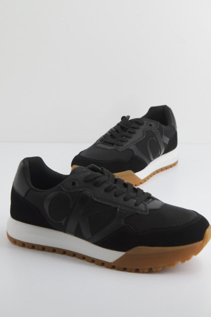 CALVIN KLEIN  RUNNER BOLD MONO en color NEGRO  (1)