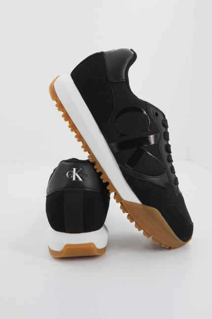 CALVIN KLEIN TOOTHY RUNNER BOLD en color NEGRO  (2)