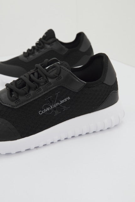 CALVIN KLEIN  EVA RUNNER MONOLOGO W en color NEGRO  (2)