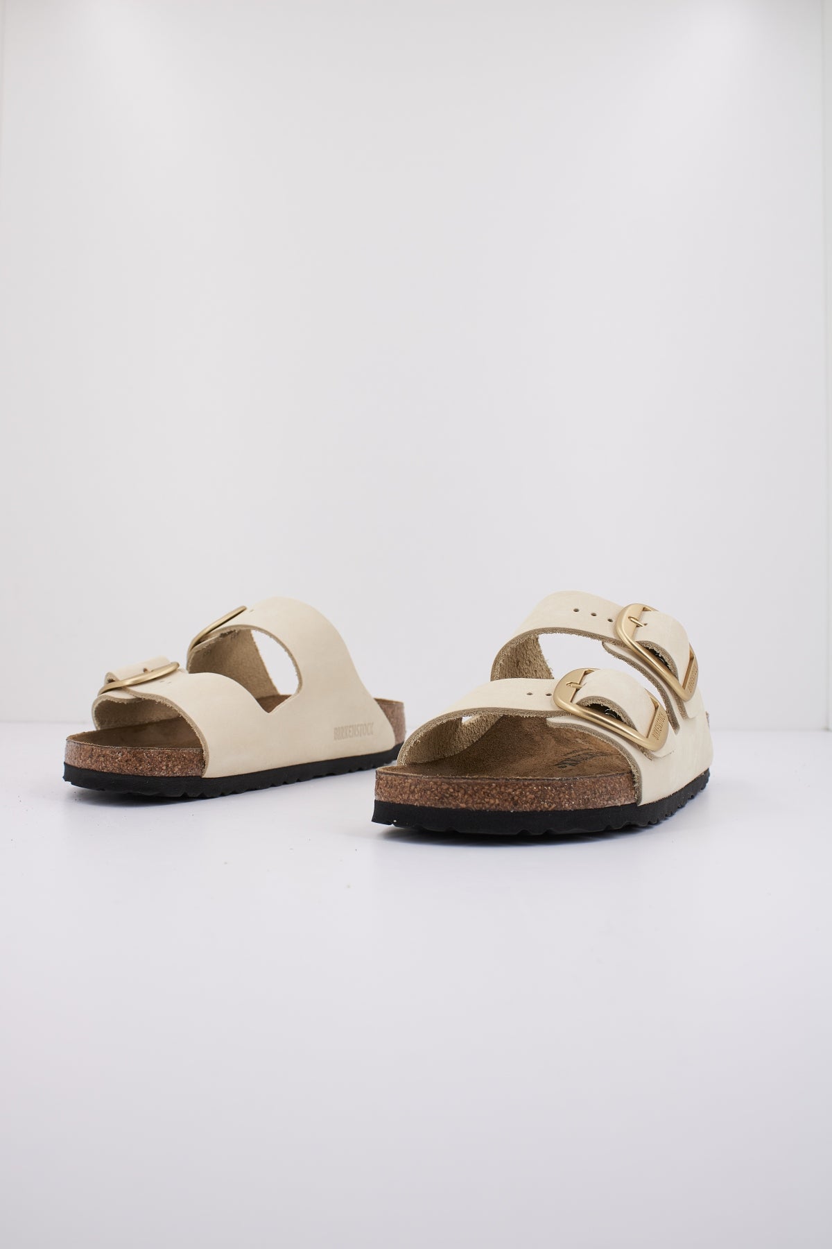 BIRKENSTOCK ARIZONA BIG BUCKLE NUBUCK en color BEIS  (2)