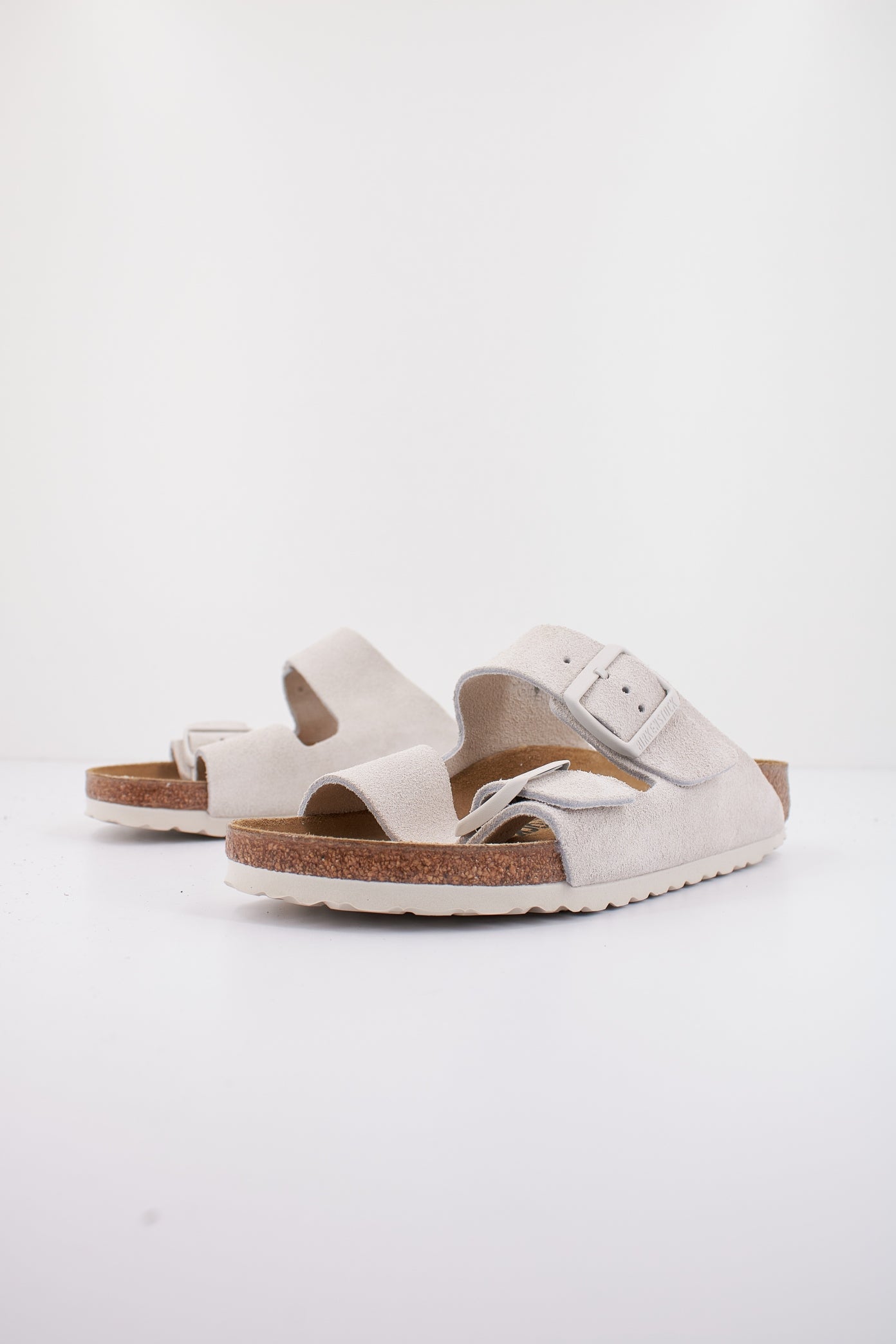 BIRKENSTOCK ARIZONA SUEDE LEATHER en color BEIS  (2)