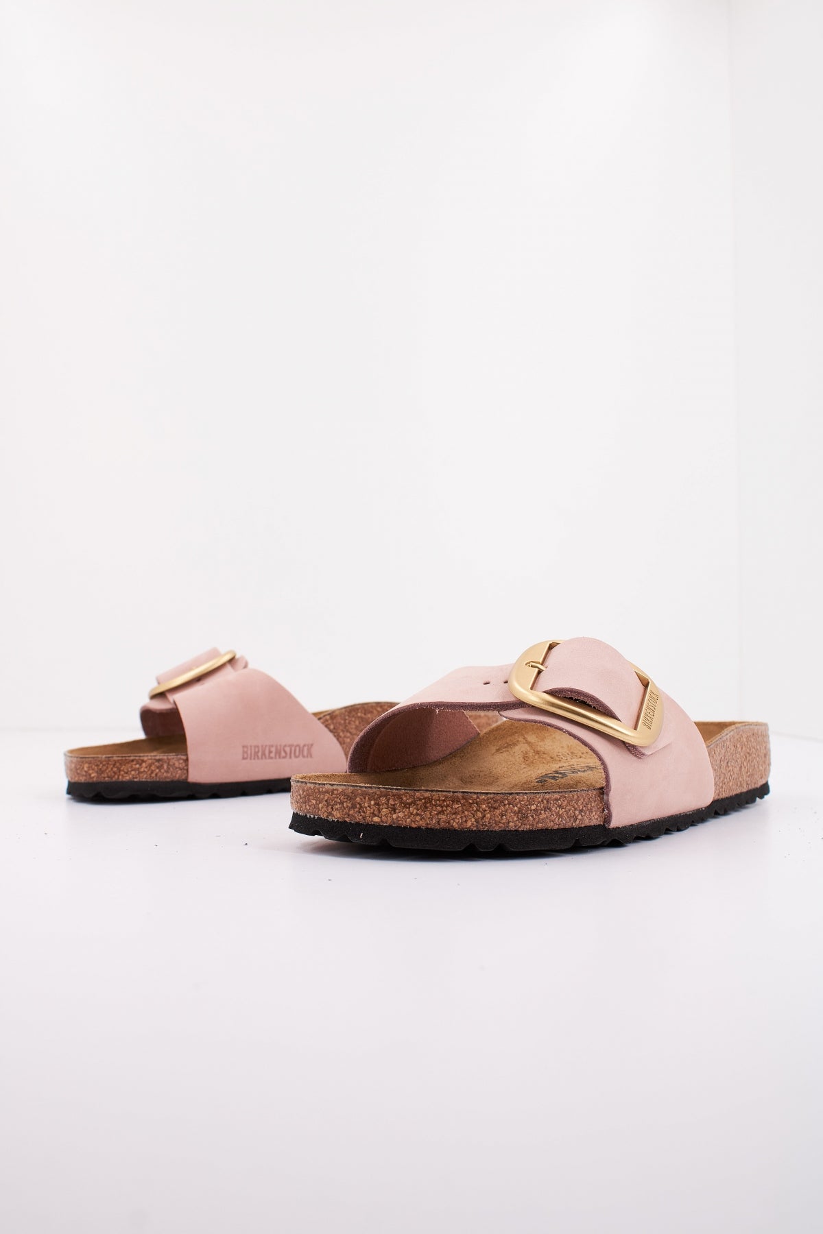 BIRKENSTOCK MADRID BIG BUCKLE NUBUCK en color NUDE  (2)