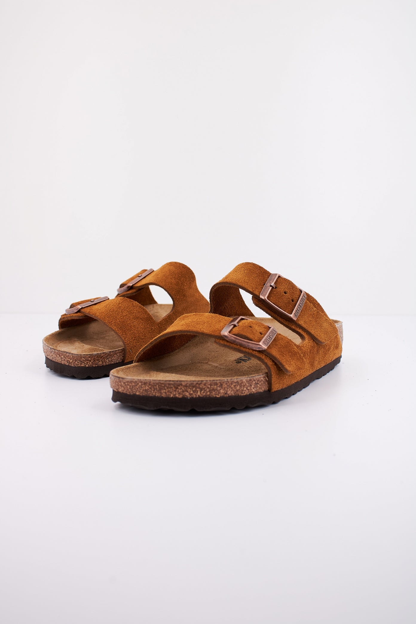 BIRKENSTOCK  en color MARRON CLARO  (2)