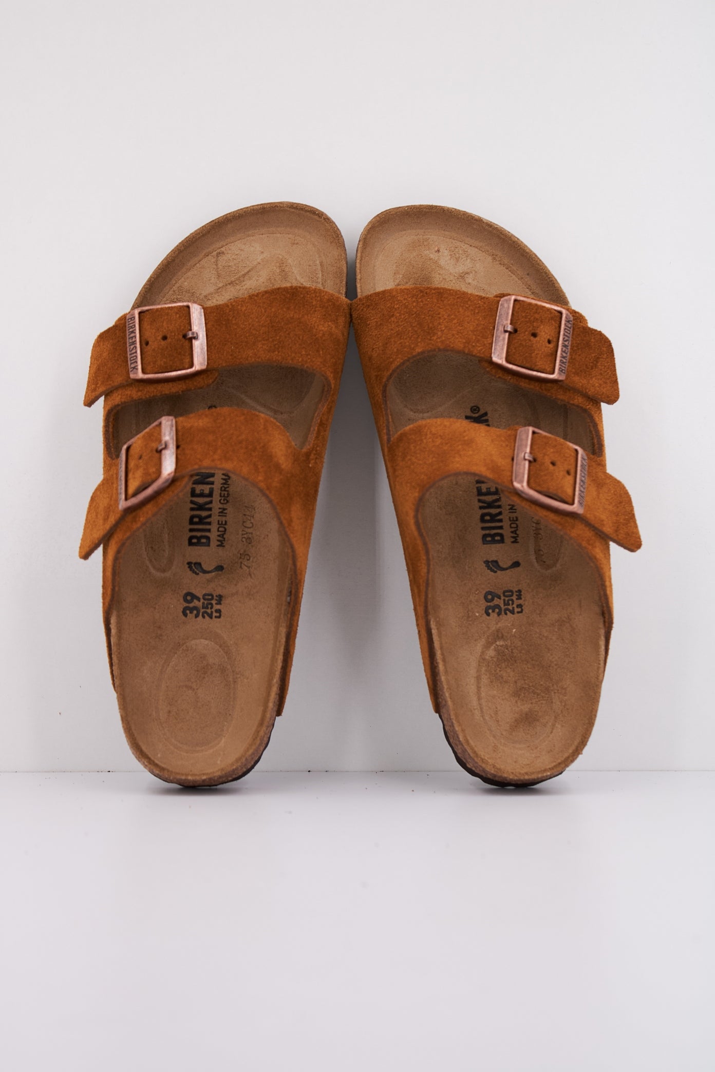 BIRKENSTOCK  en color MARRON CLARO  (3)