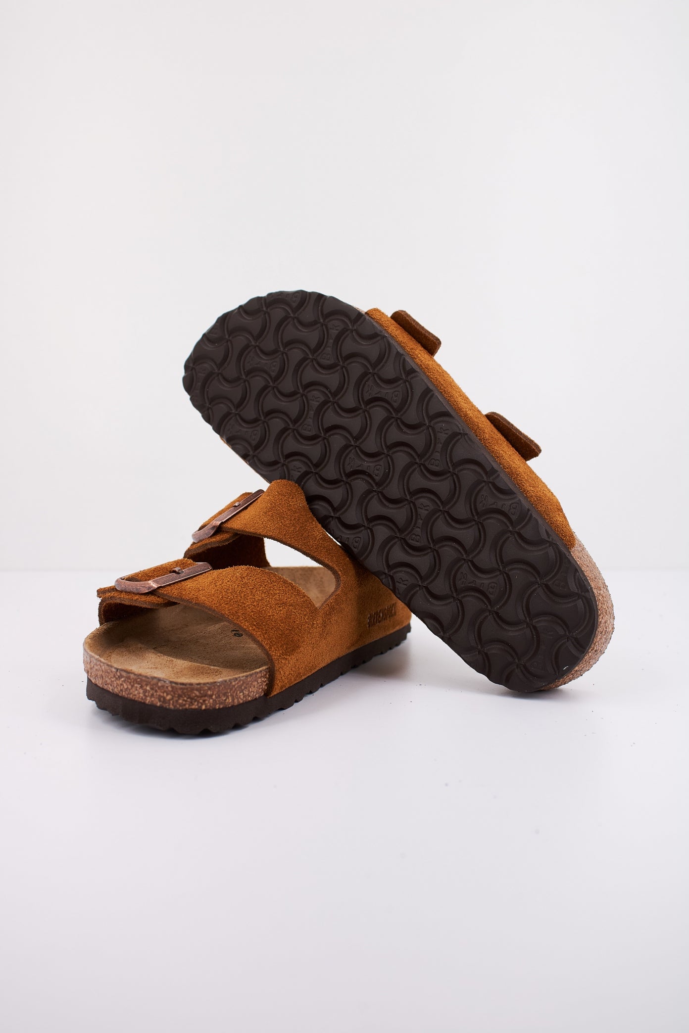 BIRKENSTOCK  en color MARRON CLARO  (5)