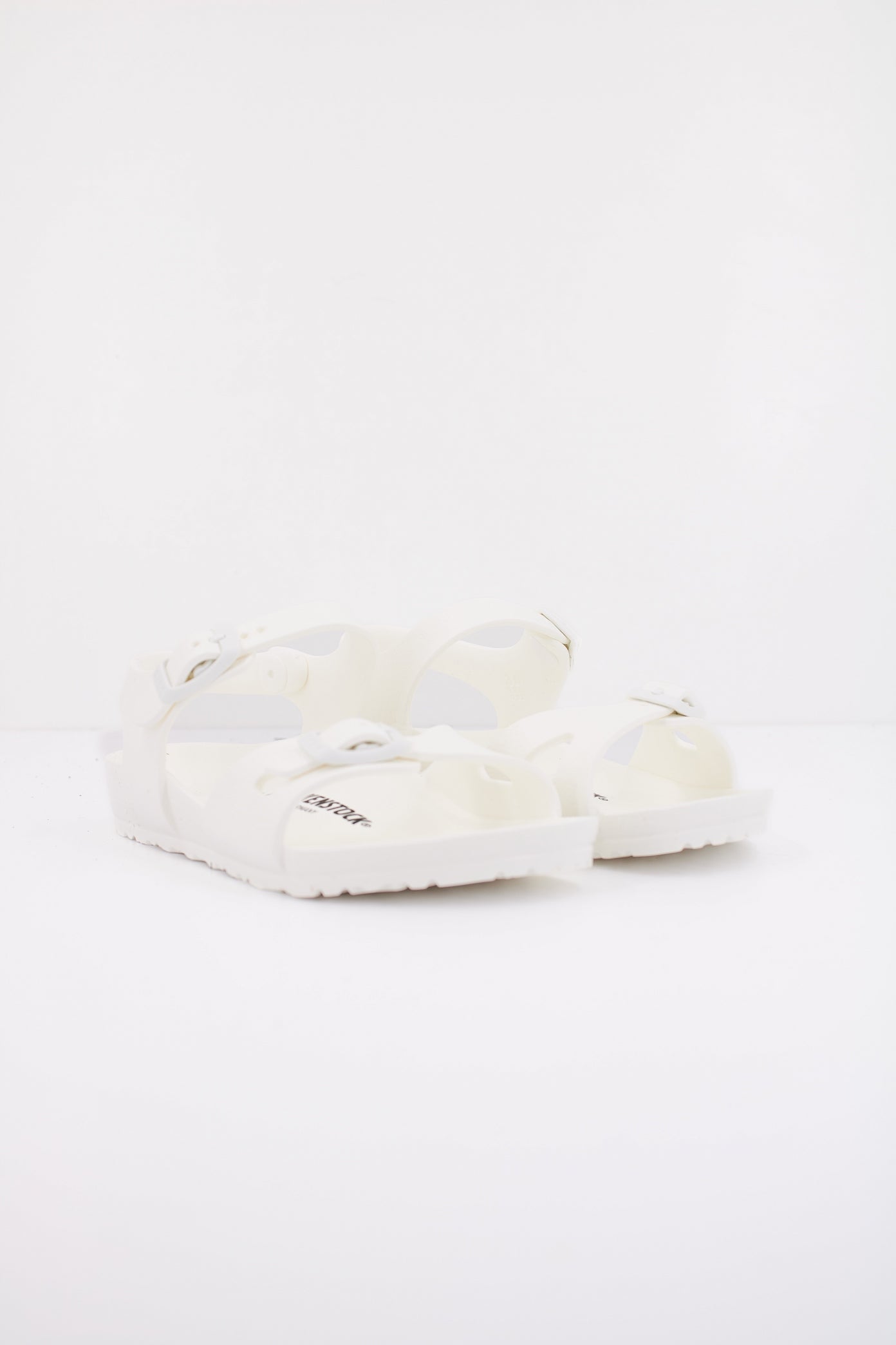 BIRKENSTOCK RIO EVA en color BLANCO  (2)