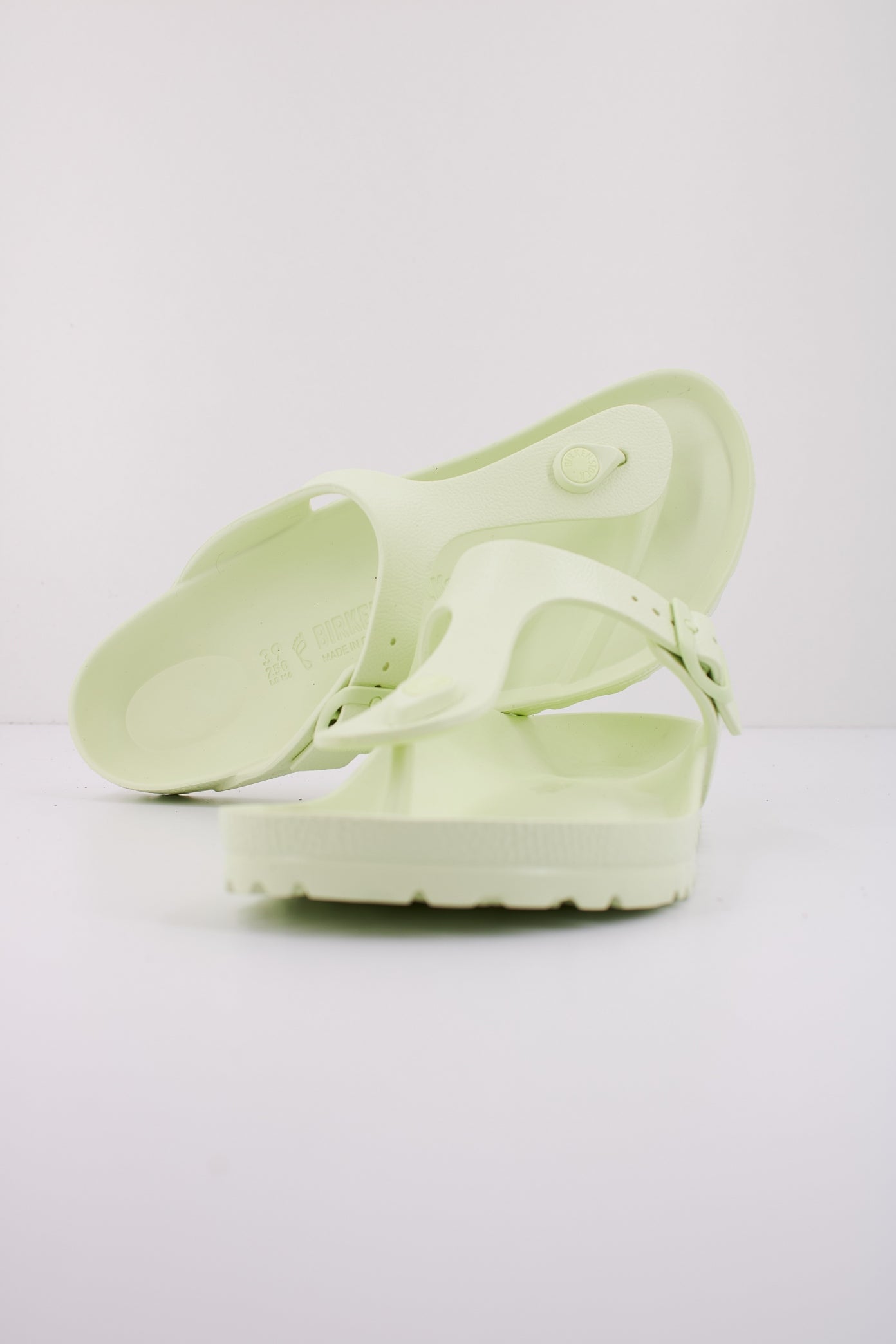 BIRKENSTOCK GIZEH ESSENTIALS EVA en color VERDE  (4)