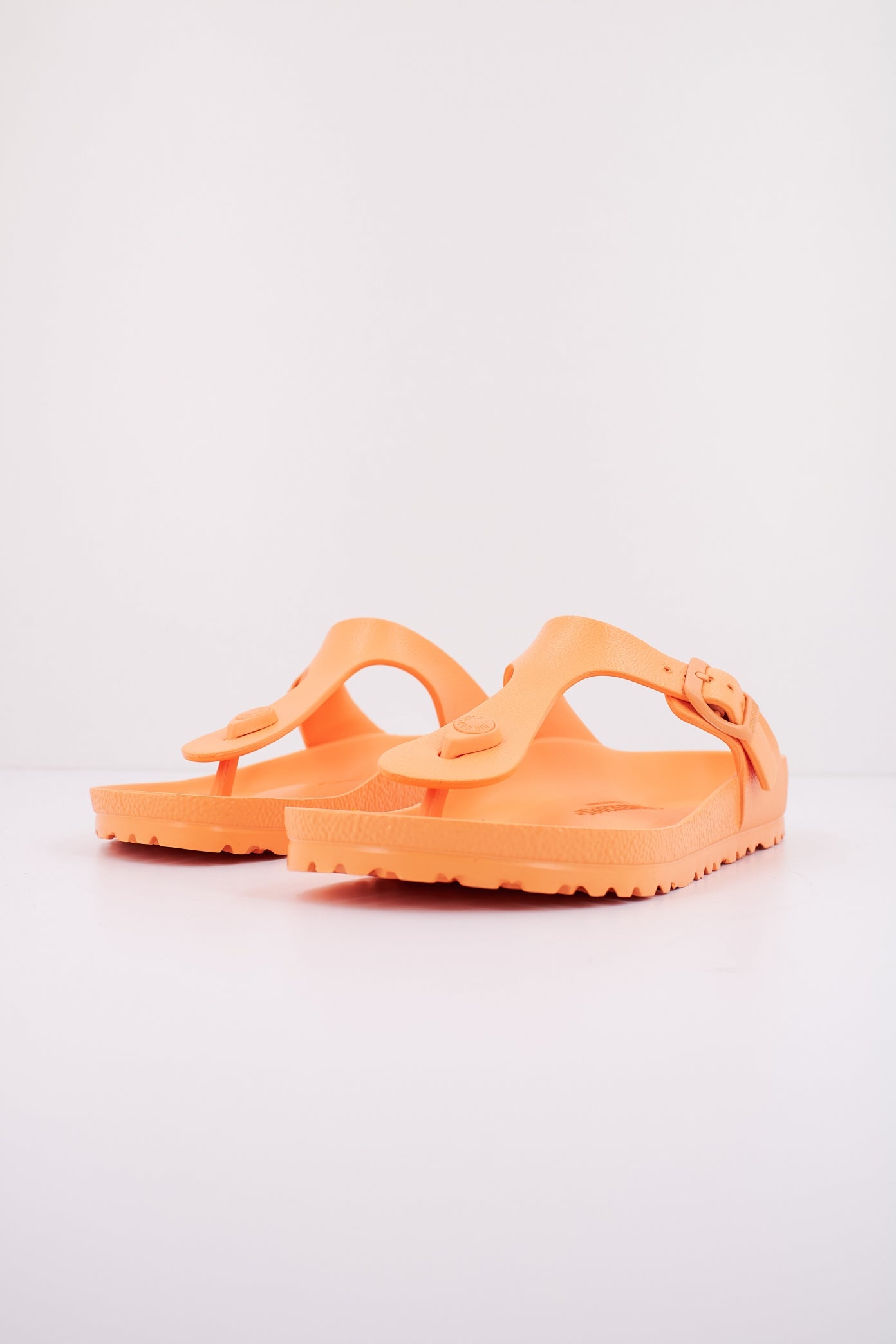 BIRKENSTOCK GIZEH ESSENTIALS en color NARANJA  (2)