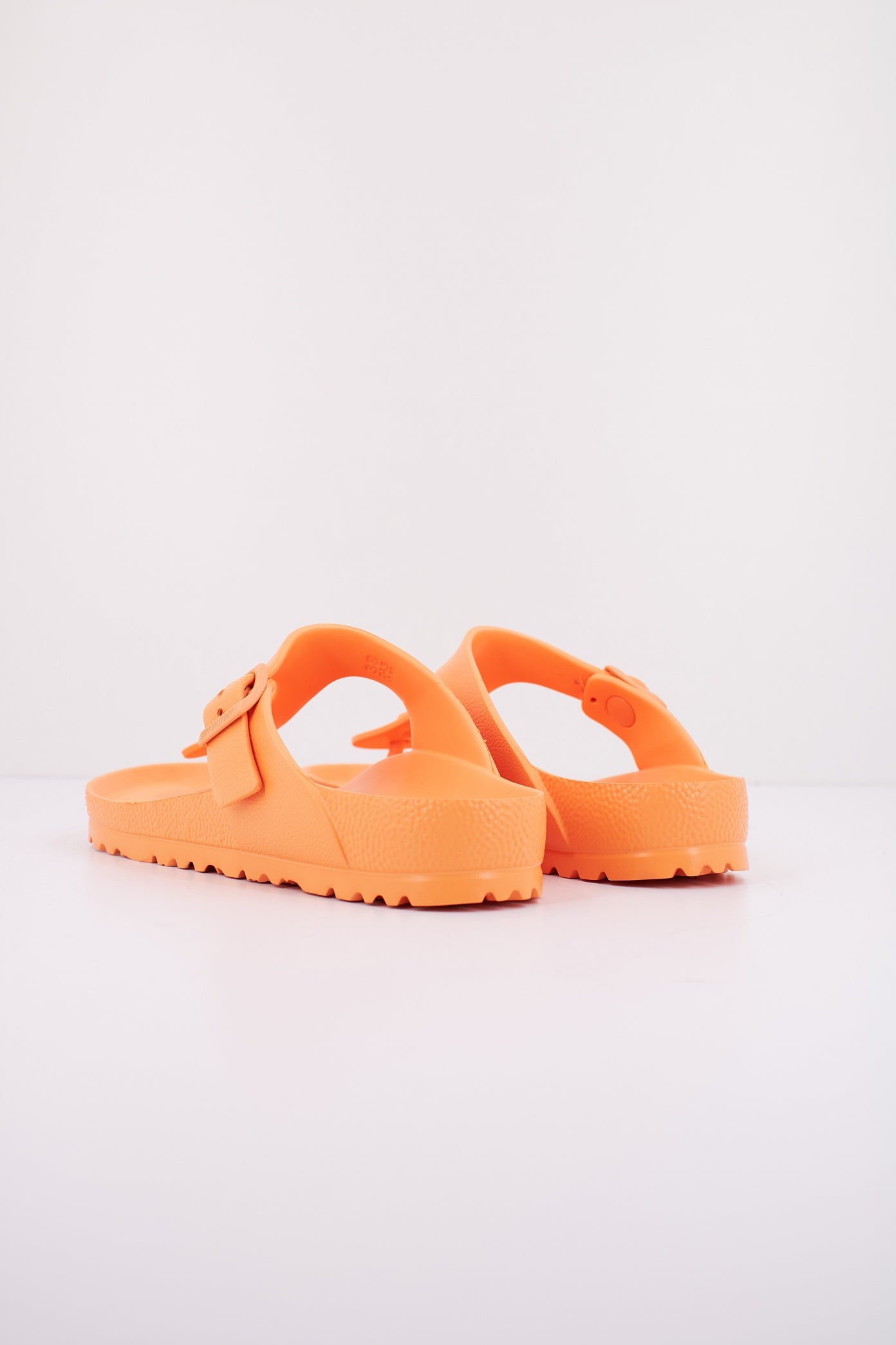 BIRKENSTOCK GIZEH ESSENTIALS en color NARANJA  (3)