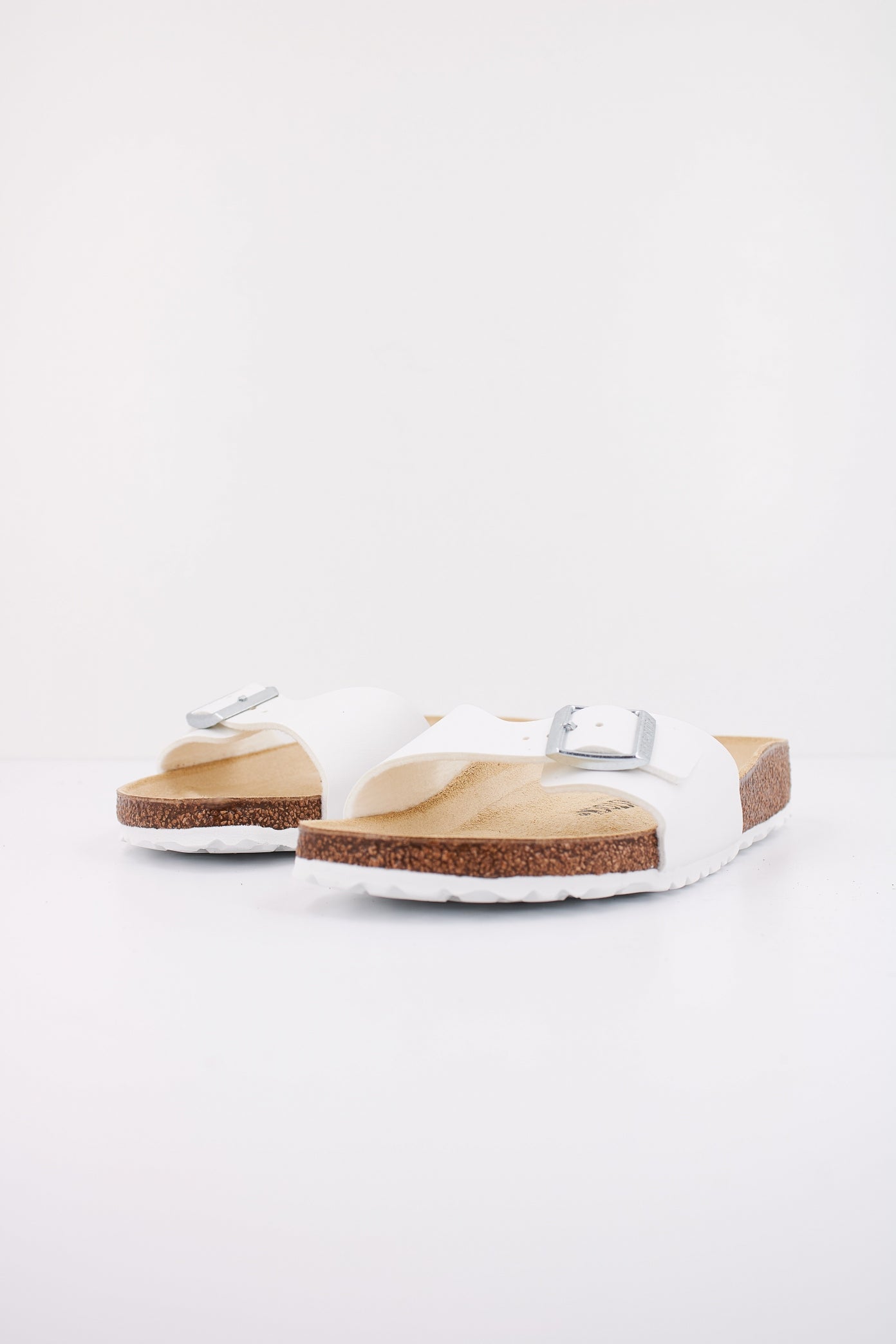 BIRKENSTOCK MADRID BF en color BLANCO  (2)