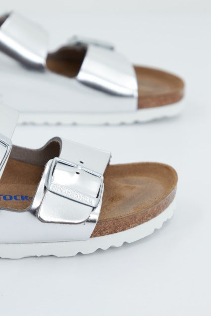 BIRKENSTOCK ARIZONA NL SFB en color PLATA  (3)