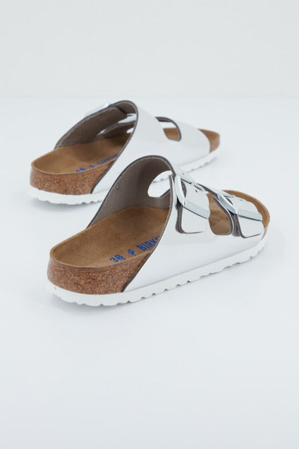 BIRKENSTOCK ARIZONA NL SFB en color PLATA  (4)