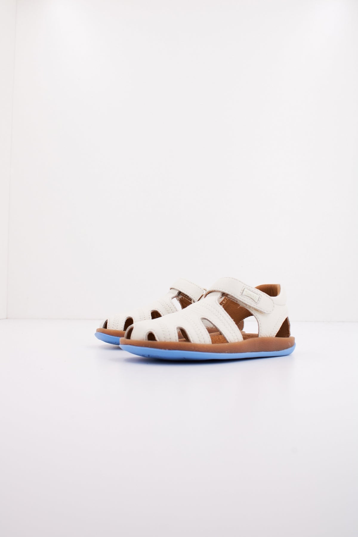 CAMPER SELLA HOUSTON/BICHO FW RY en color BLANCO  (2)