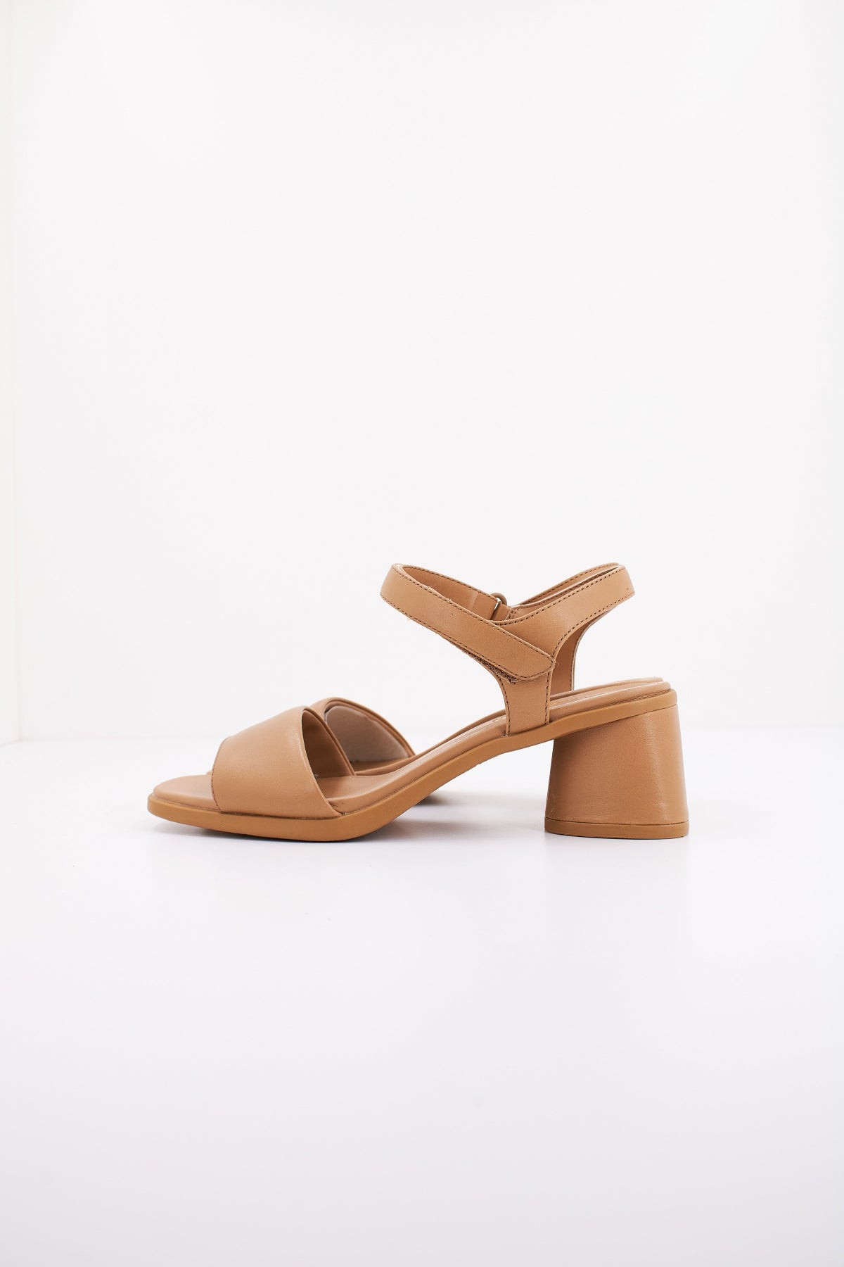 CAMPER KIARA SANDAL en color MARRON CLARO  (1)