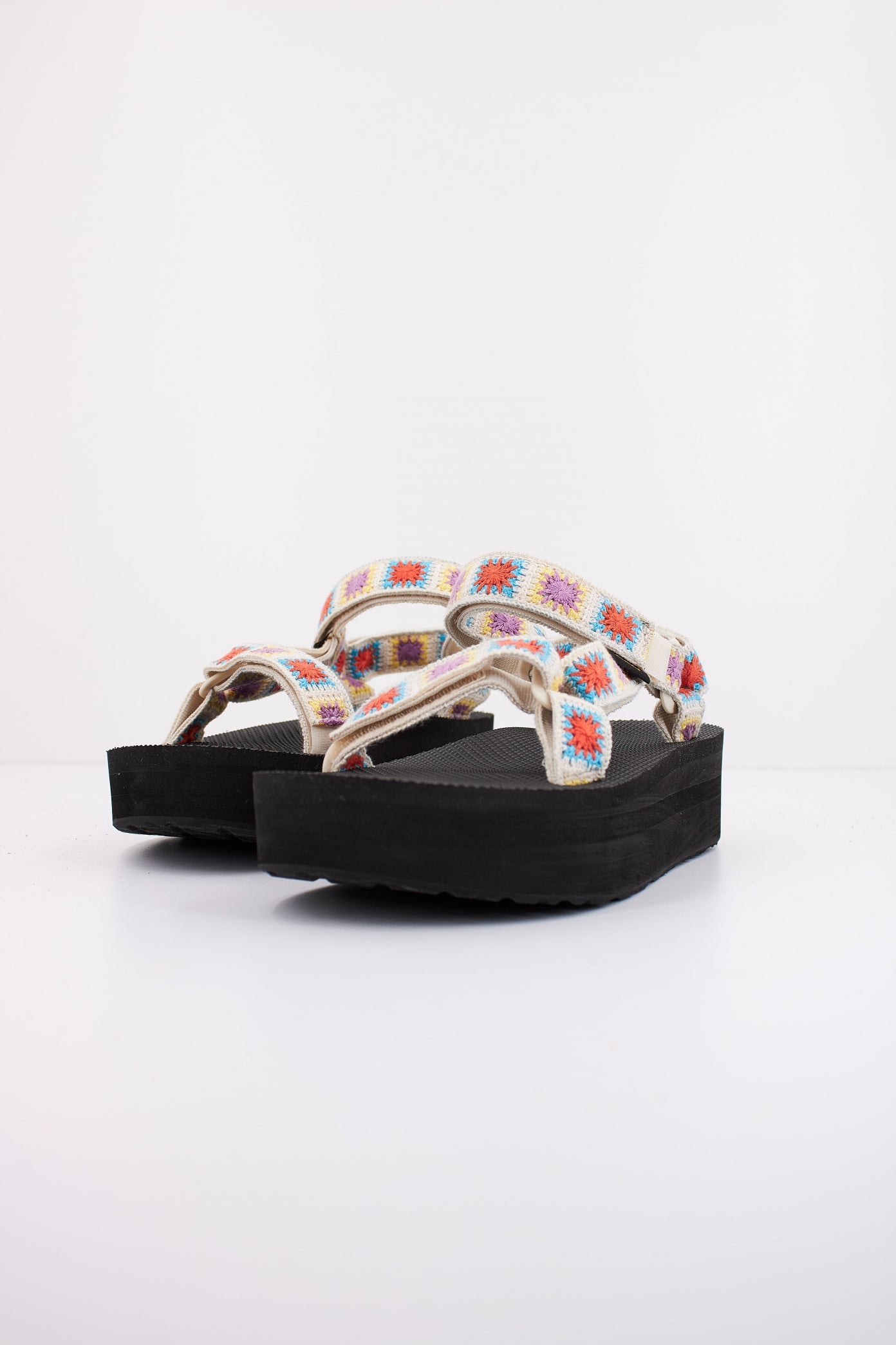 TEVA W FLATFORM UNIVERSAL CROCHE en color BEIS  (2)