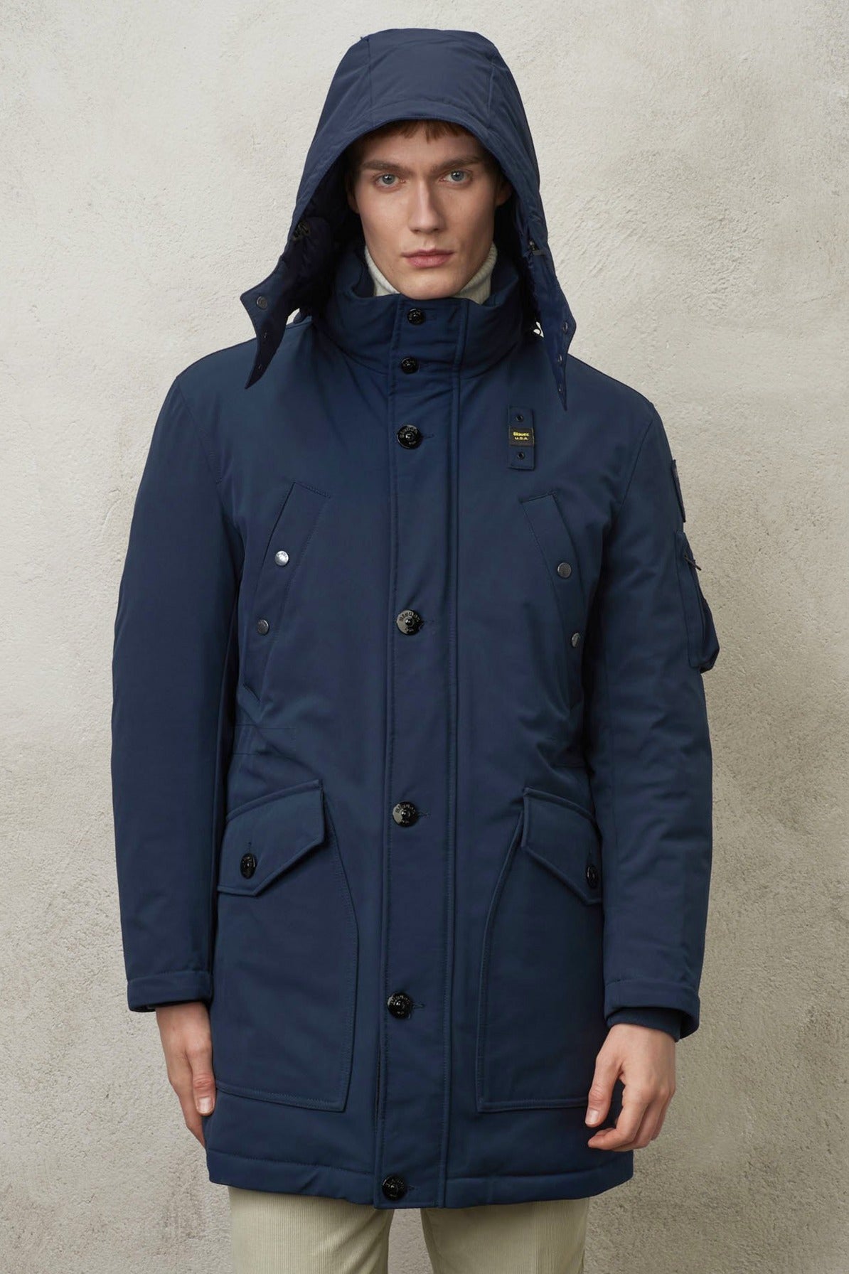 BLAUER IMPERMEABILE / TRENCH en color AZUL  (2)