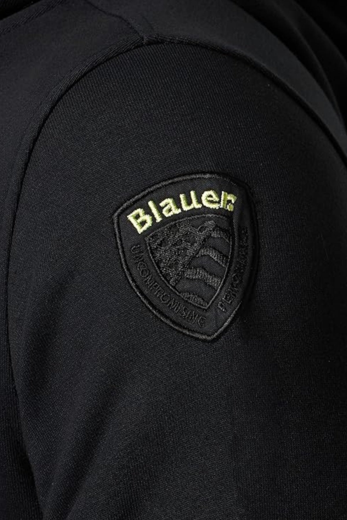 BLAUER FELPA APERTA CAPPUCCIO en color NEGRO  (4)