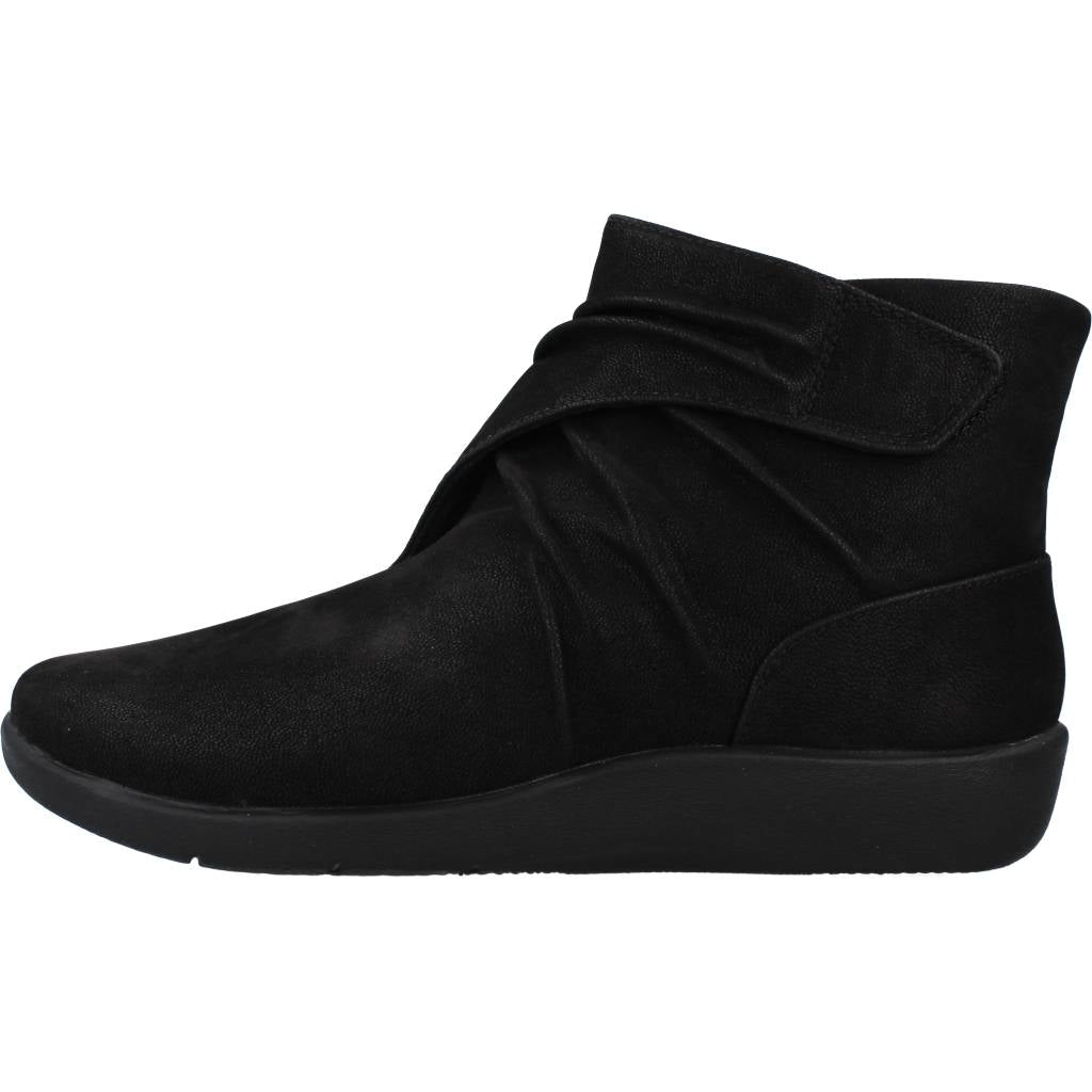 CLARKS SILLIAN TANA en color NEGRO  (2)