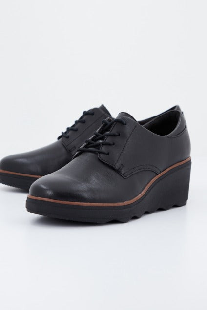 CLARKS MAZY HYANNIS en color NEGRO  (1)