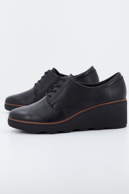 CLARKS MAZY HYANNIS en color NEGRO  (2)