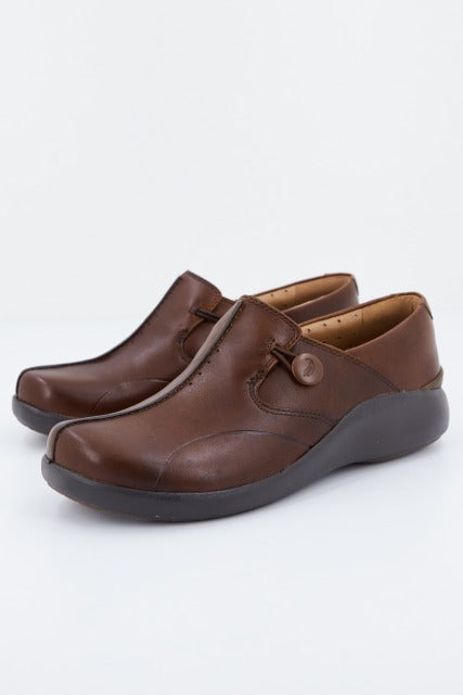 CLARKS UN LOOP WALK en color MARRON  (1)