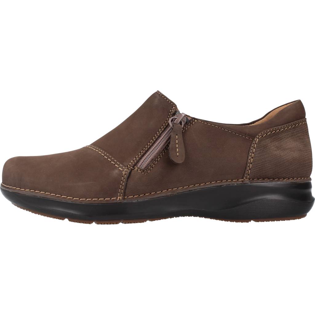 CLARKS APPLEY ZIP en color MARRON  (2)