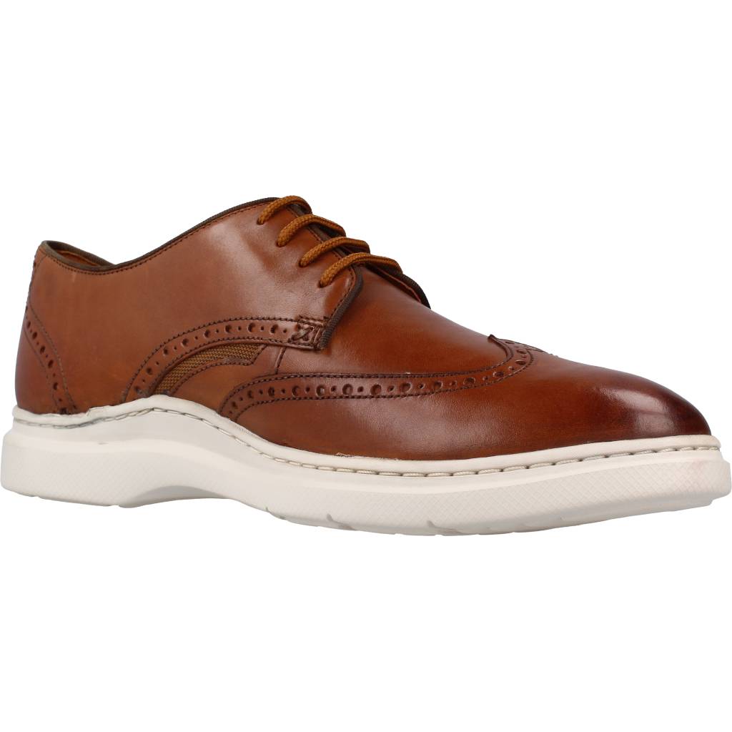 CLARKS DENNET WING en color MARRON  (5)